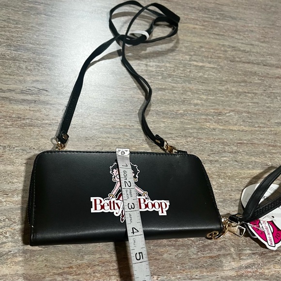 NWT Betty Boop3 ways to wear wallet- wristlet-crossbody bag - Picture 13 of 16